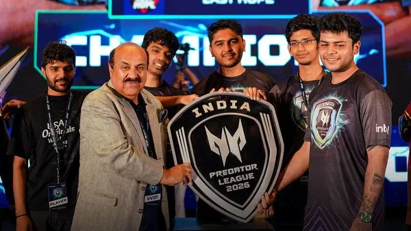 mr harish kohli president managing director acer india presents the award to last hope the winner of the dota 2 png 1760440872006 1760440872319 600x338 1